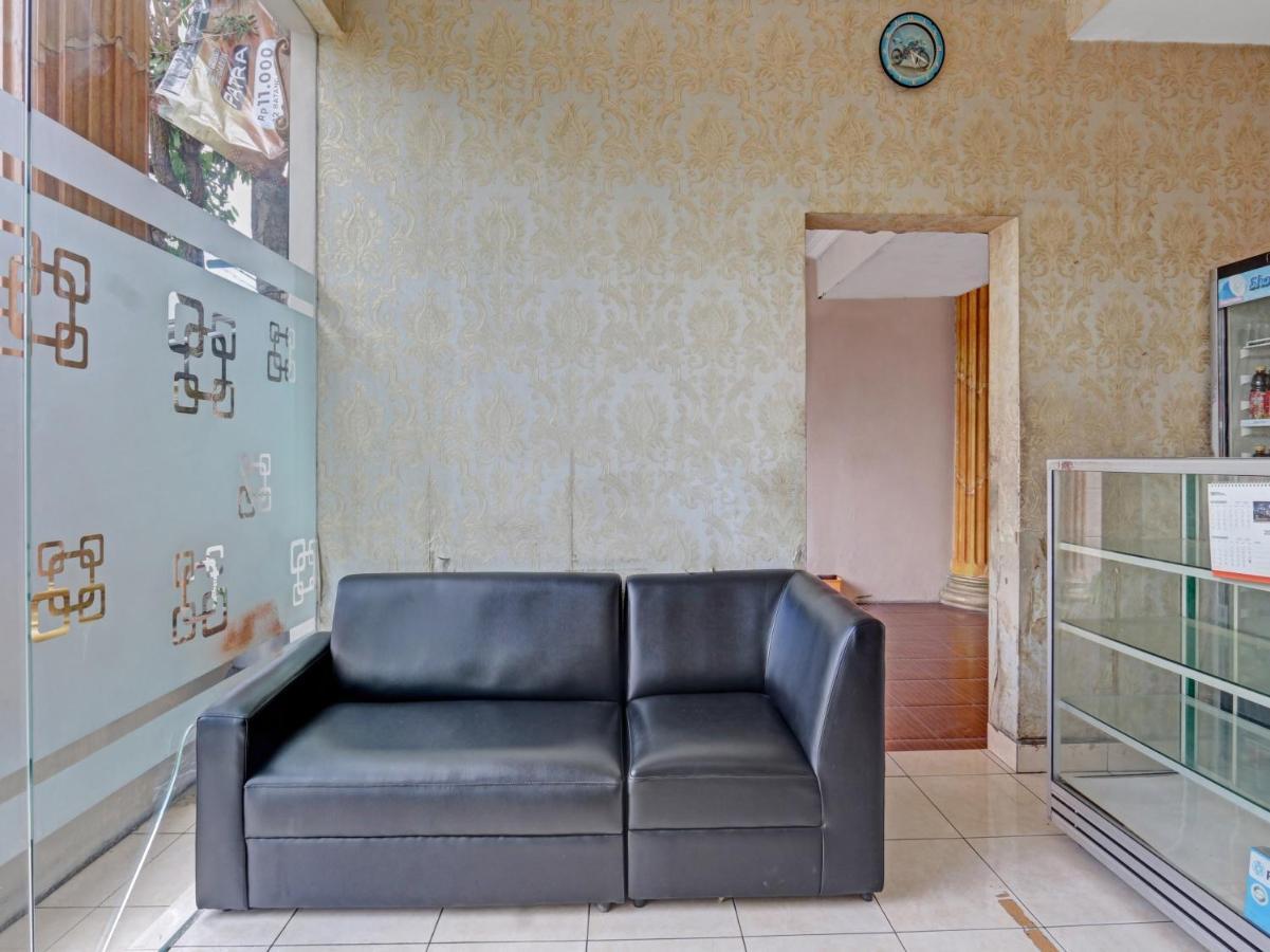 Oyo 90695 Srikandi Nologaten Hotel Jogjacarta Exterior foto