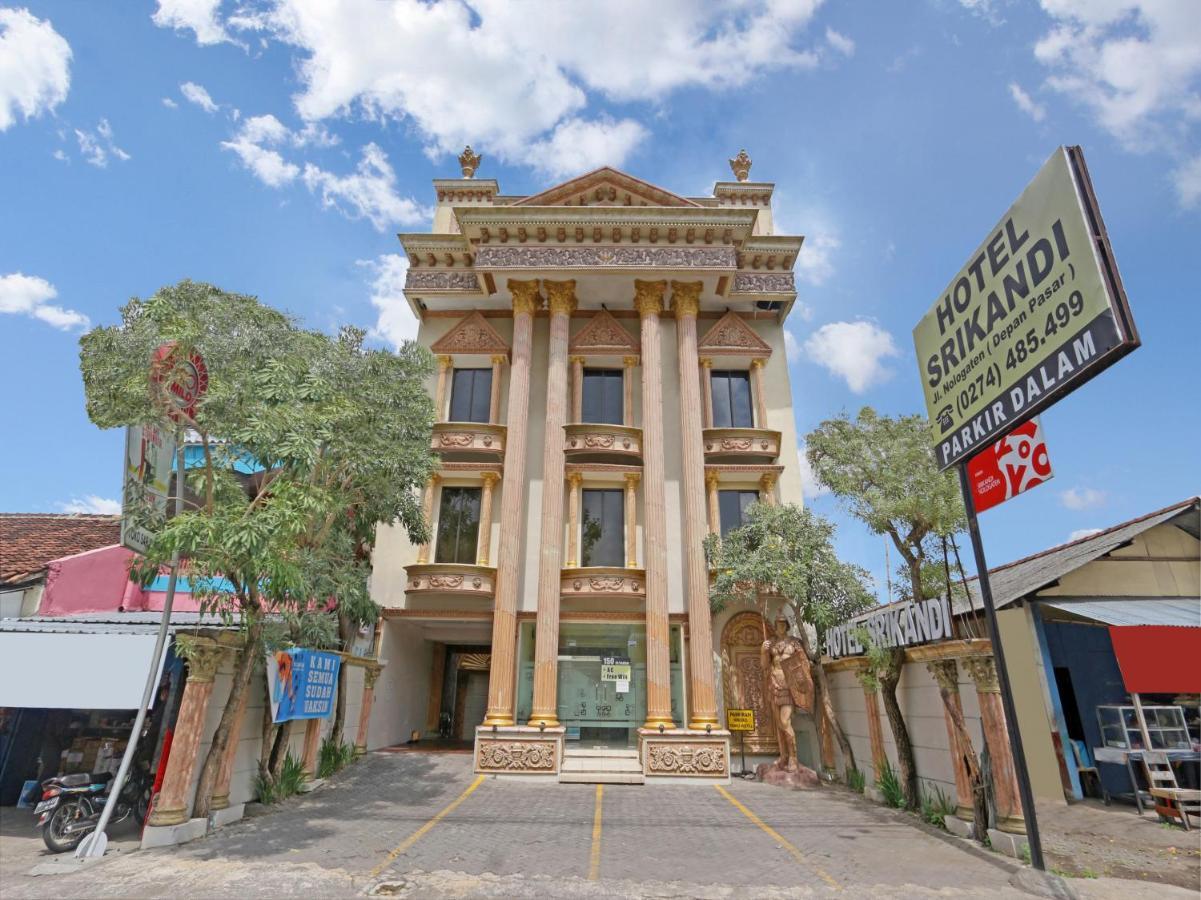 Oyo 90695 Srikandi Nologaten Hotel Jogjacarta Exterior foto
