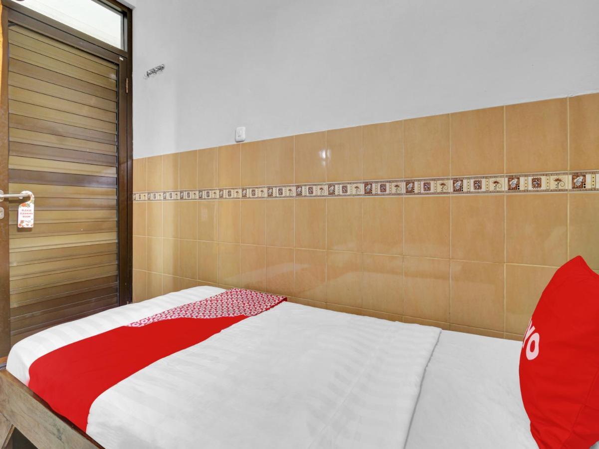 Oyo 90695 Srikandi Nologaten Hotel Jogjacarta Exterior foto